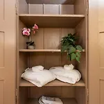 The Urban Parrot Maisonette