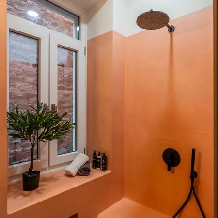 فيلة The Urban Parrot Maisonette