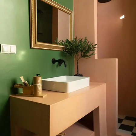فيلة The Urban Parrot Maisonette