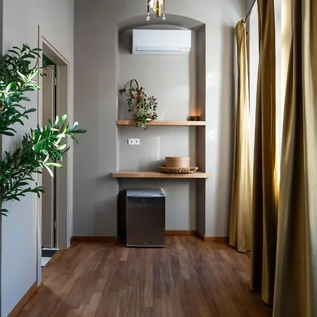 The Urban Parrot Maisonette *