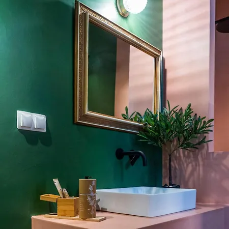 فيلة The Urban Parrot Maisonette *