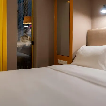 The Urban Parrot Maisonette