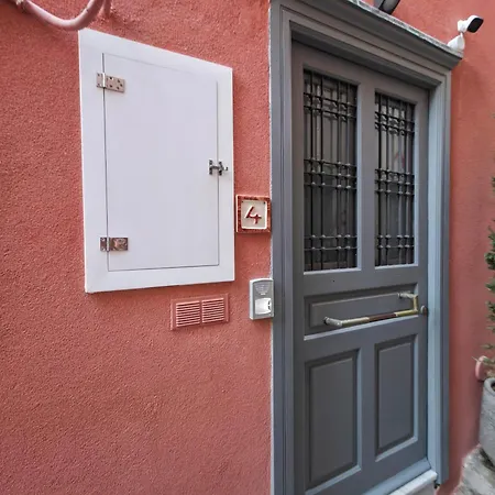 The Urban Parrot Maisonette