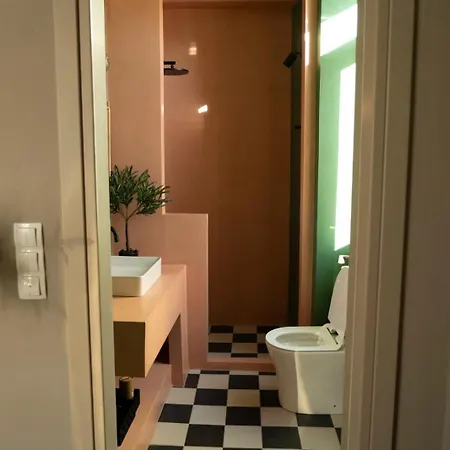 فيلة The Urban Parrot Maisonette
