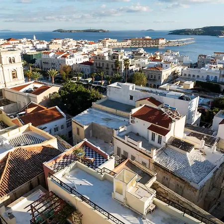 The Urban Parrot Maisonette *