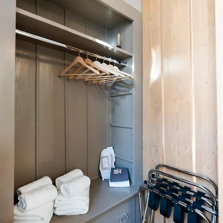 The Urban Parrot Maisonette