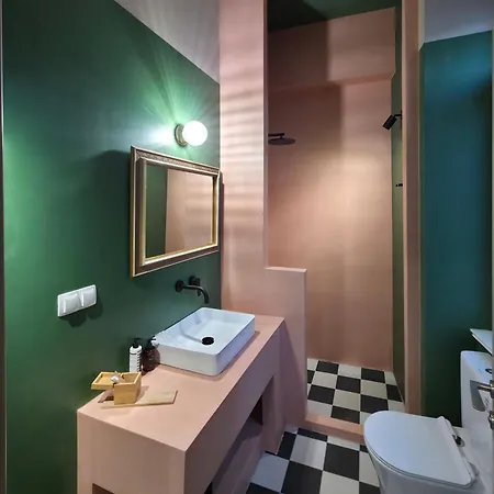 The Urban Parrot Maisonette * إرموبولّي