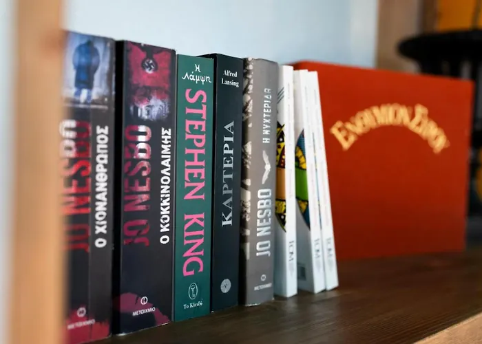 The Urban Parrot Maisonette * 에르무폴리