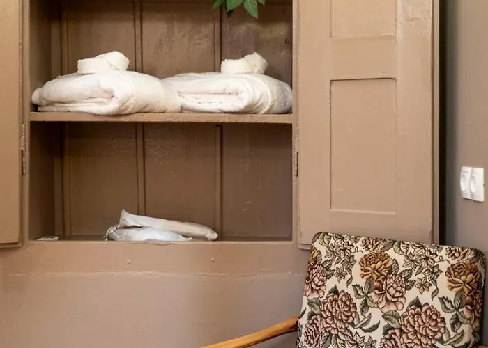 빌라 The Urban Parrot Maisonette 에르무폴리