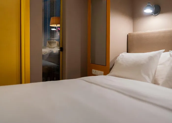 The Urban Parrot Maisonette