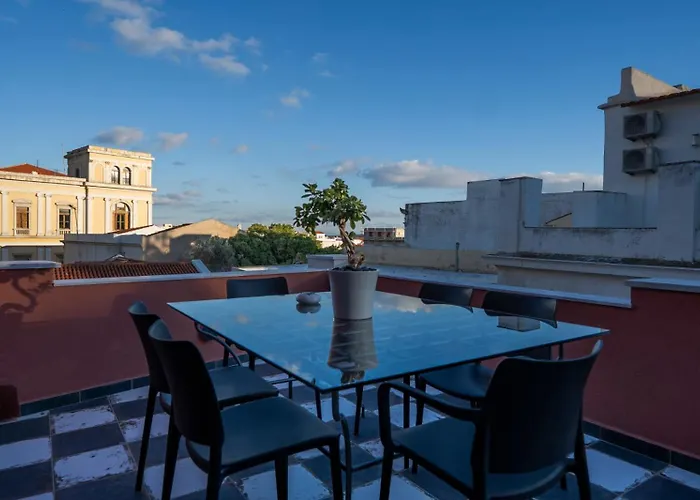 The Urban Parrot Maisonette 에르무폴리