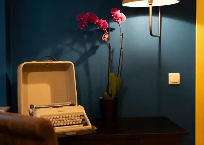 The Urban Parrot Maisonette * 에르무폴리